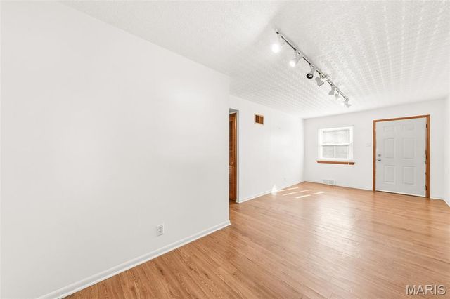 5267 Milburn Road, St Louis, MO 63129