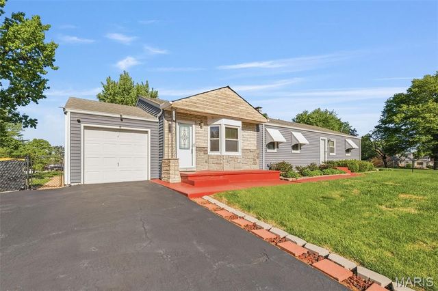 5267 Milburn Road, St Louis, MO 63129