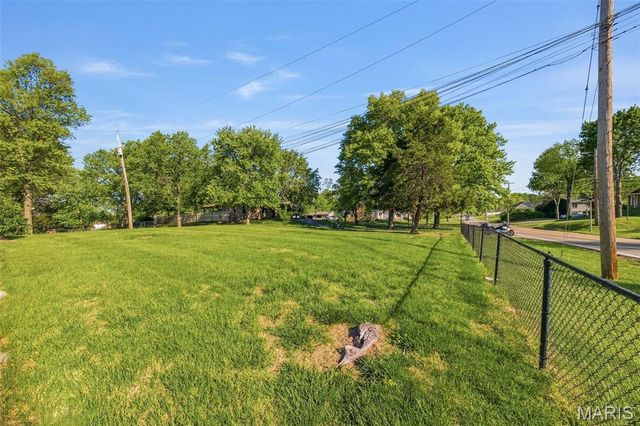 5267 Milburn Road, St Louis, MO 63129