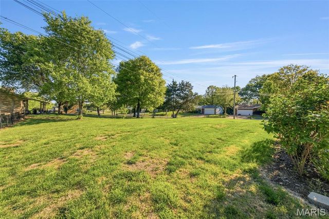 5267 Milburn Road, St Louis, MO 63129