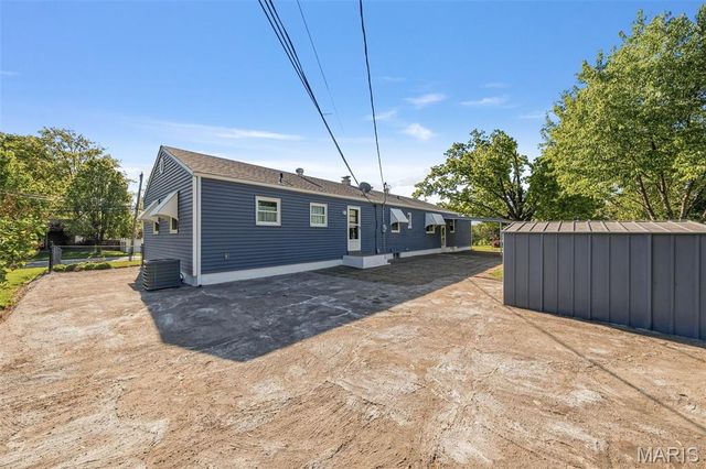 5267 Milburn Road, St Louis, MO 63129