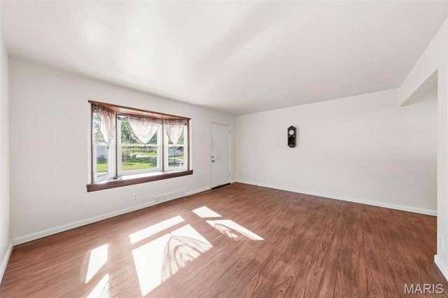 5267 Milburn Road, St Louis, MO 63129