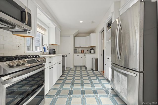 109 Longworth Avenue, Woodmere, NY 11598
