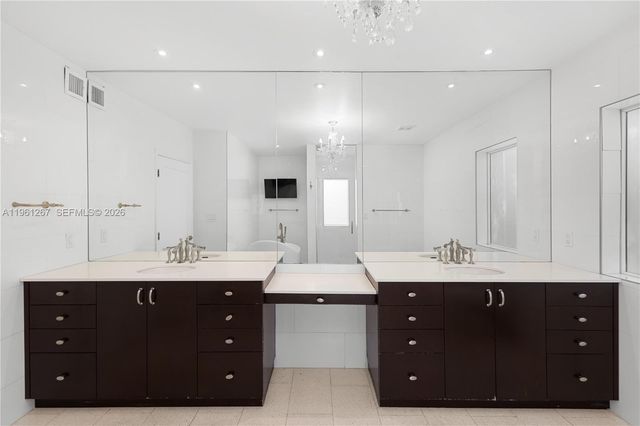 20205 W Oak Haven Circle, Miami, FL 33179