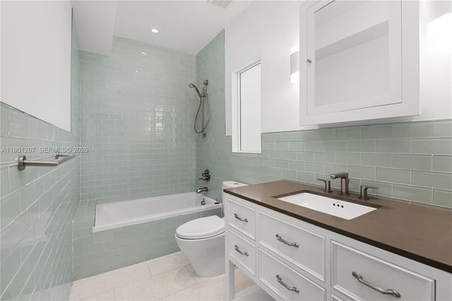 20205 W Oak Haven Circle, Miami, FL 33179