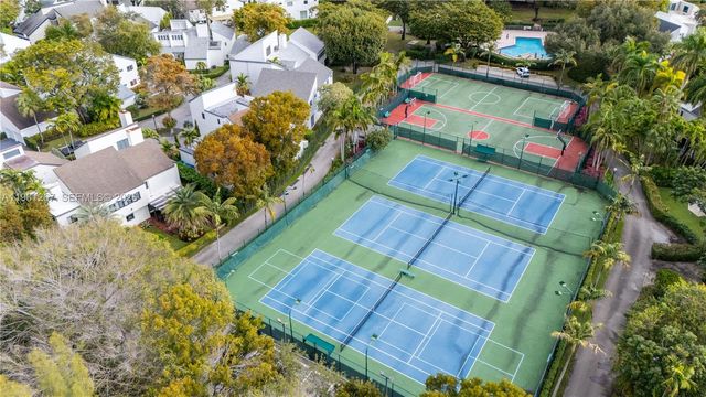 20205 W Oak Haven Circle, Miami, FL 33179