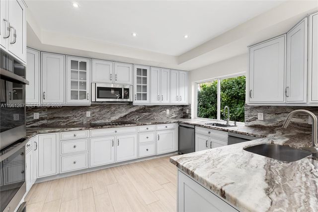 20205 W Oak Haven Circle, Miami, FL 33179