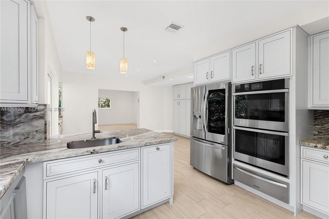 20205 W Oak Haven Circle, Miami, FL 33179