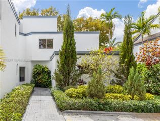 20205 W Oak Haven Circle, Miami, FL 33179