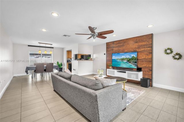 22599 SW 65th Avenue, Boca Raton, FL 33428