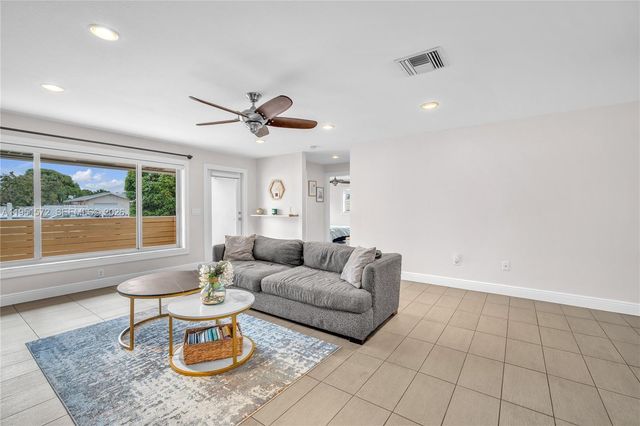 22599 SW 65th Avenue, Boca Raton, FL 33428