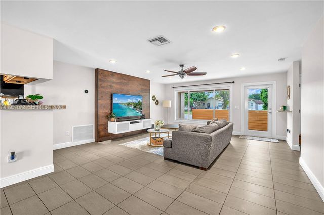 22599 SW 65th Avenue, Boca Raton, FL 33428