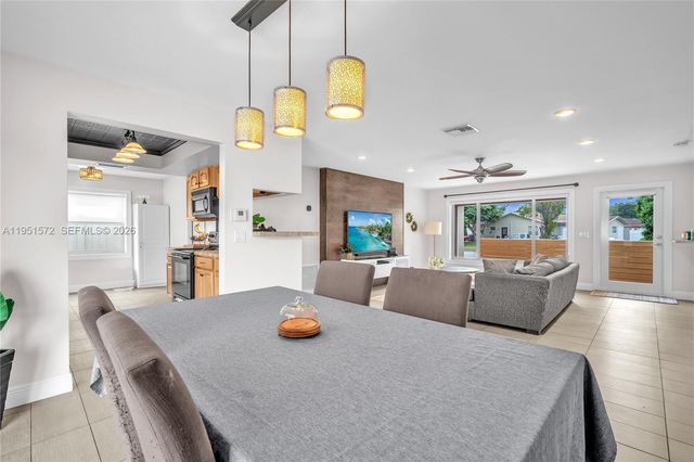 22599 SW 65th Avenue, Boca Raton, FL 33428