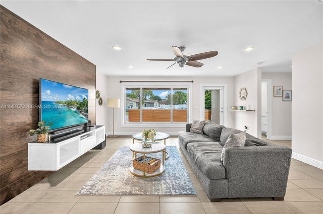 22599 SW 65th Avenue, Boca Raton, FL 33428