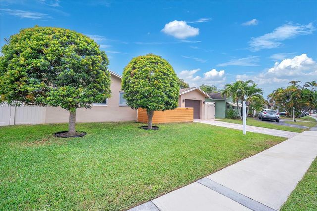 22599 SW 65th Avenue, Boca Raton, FL 33428