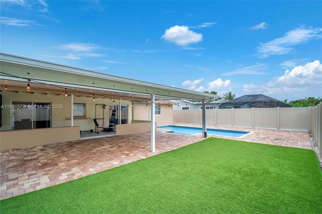 22599 SW 65th Avenue, Boca Raton, FL 33428