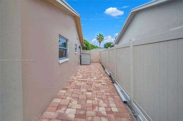 22599 SW 65th Avenue, Boca Raton, FL 33428