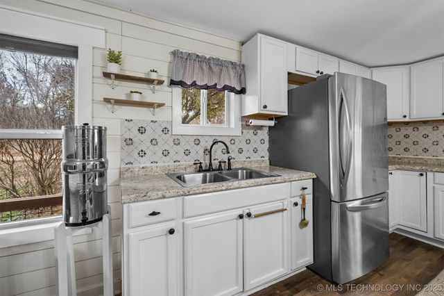 19037 County Road 502, Colcord, OK 74338