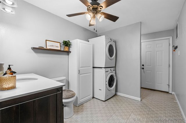 19037 County Road 502, Colcord, OK 74338