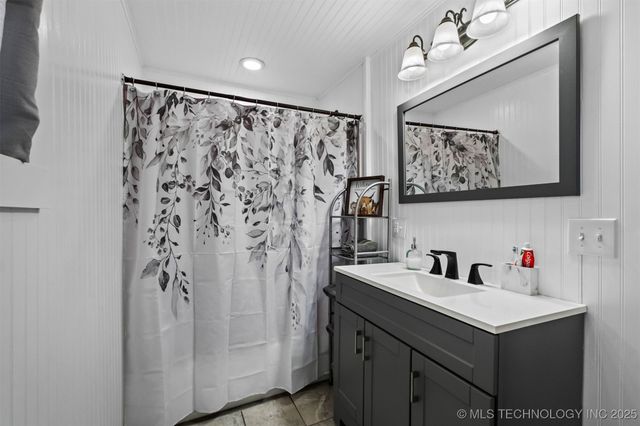 19037 County Road 502, Colcord, OK 74338