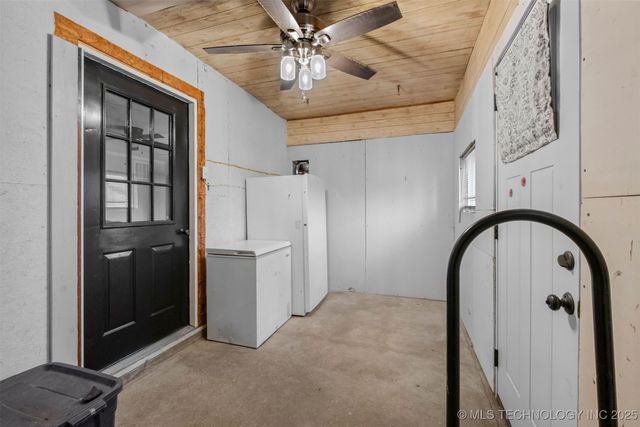 19037 County Road 502, Colcord, OK 74338