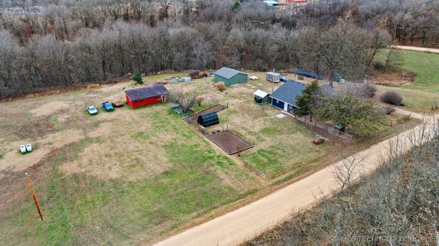 19037 County Road 502, Colcord, OK 74338