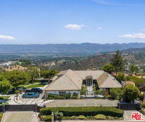 8416 Skyline Drive, Los Angeles, CA 90046
