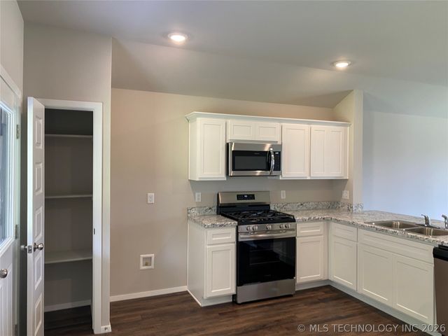 16432 S 85th Avenue E, Bixby, OK 74008