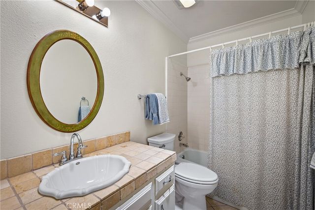 17 W Palm Lane, Redlands, CA 92373