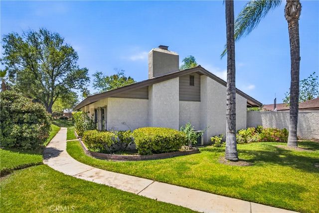 17 W Palm Lane, Redlands, CA 92373