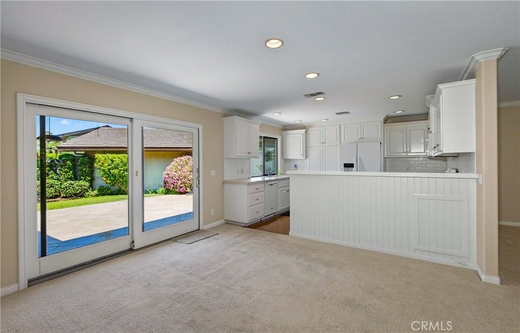 Image 10 of property listing at 17 W Palm Lane, Redlands, CA 92373