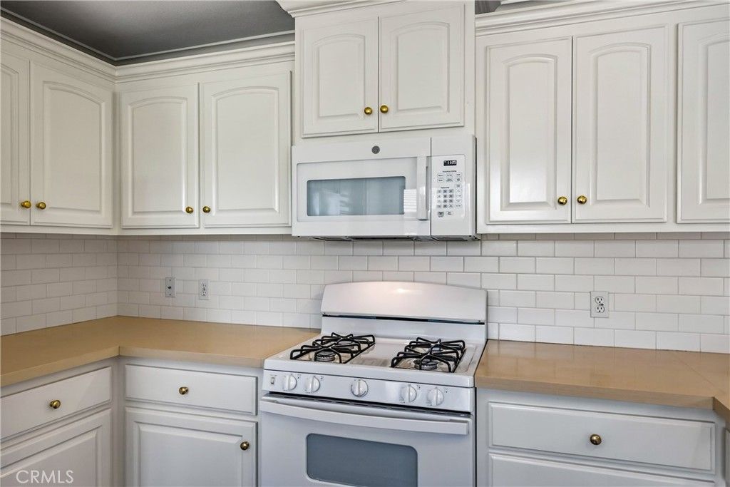 Image 12 of property listing at 17 W Palm Lane, Redlands, CA 92373