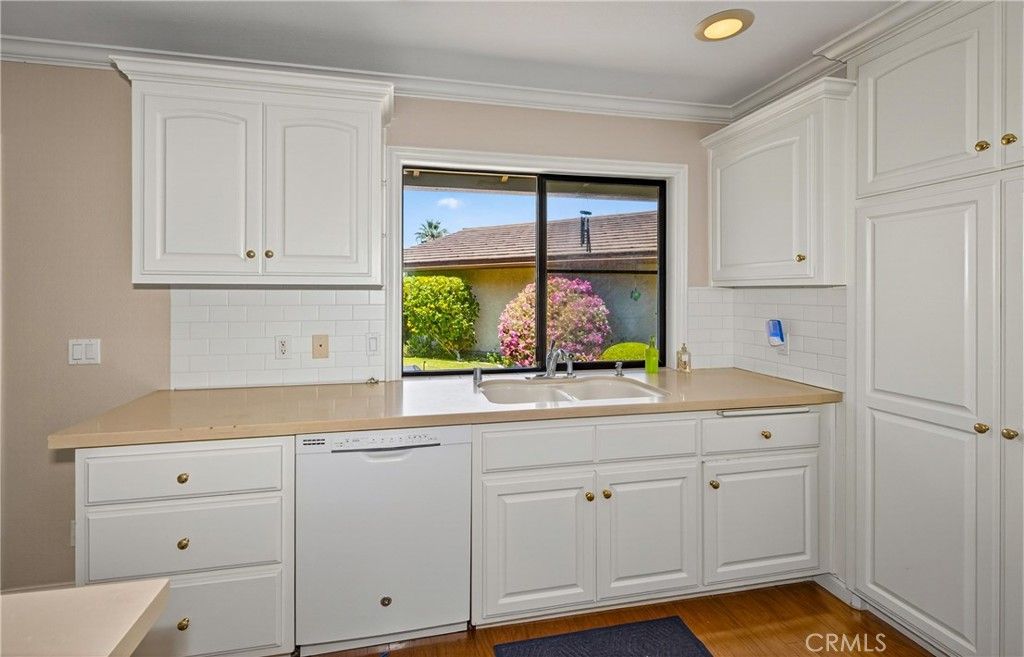 Image 13 of property listing at 17 W Palm Lane, Redlands, CA 92373