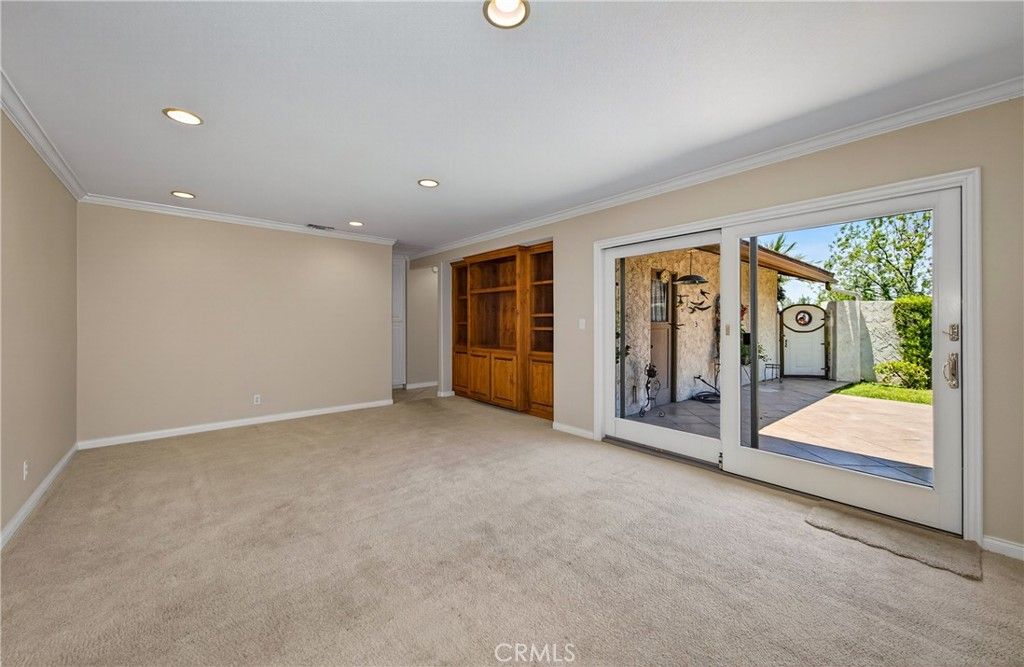 Image 14 of property listing at 17 W Palm Lane, Redlands, CA 92373