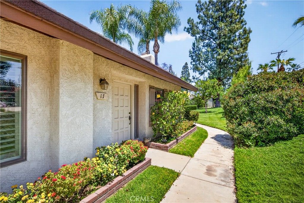 Image 2 of property listing at 17 W Palm Lane, Redlands, CA 92373