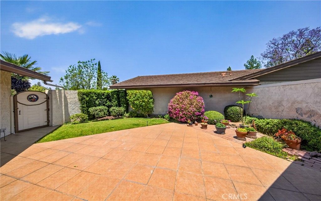 Image 22 of property listing at 17 W Palm Lane, Redlands, CA 92373
