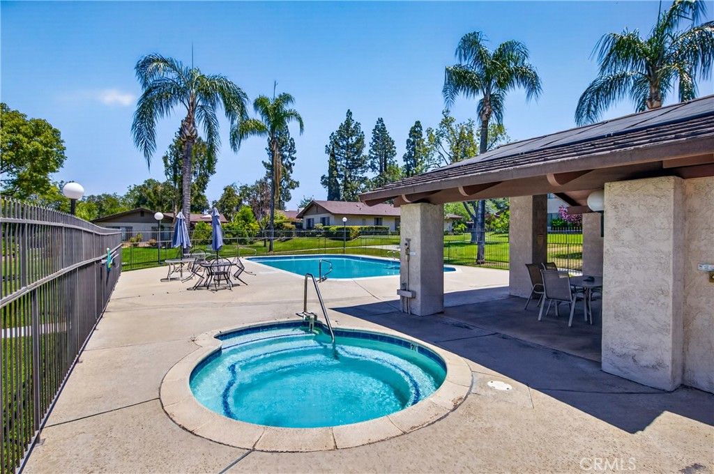 Image 26 of property listing at 17 W Palm Lane, Redlands, CA 92373