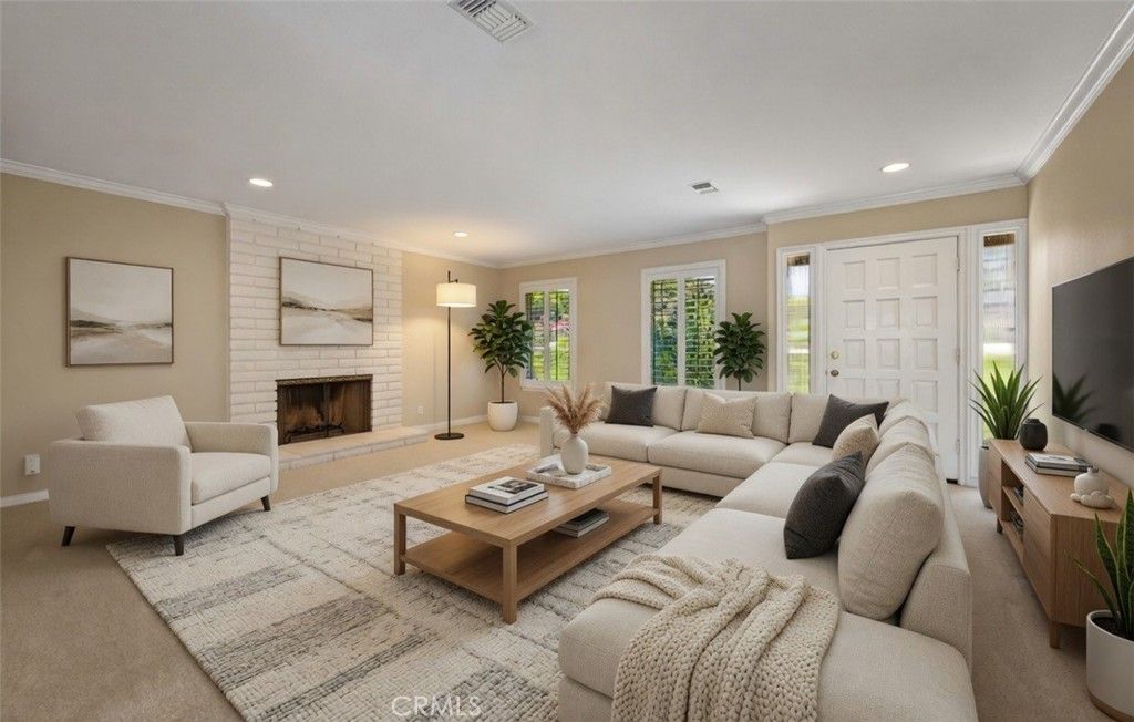 Image 7 of property listing at 17 W Palm Lane, Redlands, CA 92373