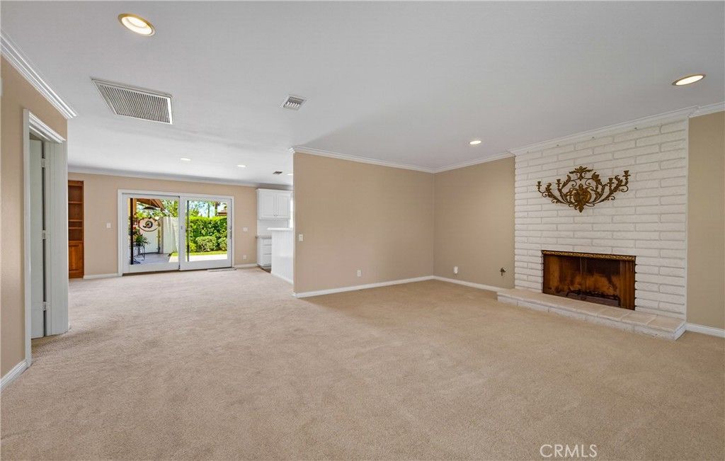 Image 8 of property listing at 17 W Palm Lane, Redlands, CA 92373