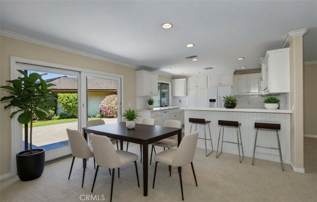 Image 9 of property listing at 17 W Palm Lane, Redlands, CA 92373