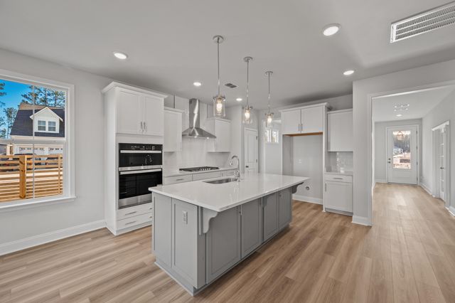 782 Blueway Avenue, Summerville, SC 29486