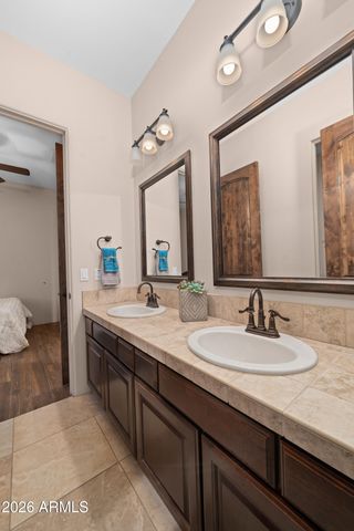 2334 E Samantha Way, Phoenix, AZ 85042