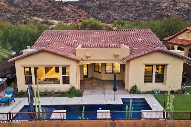 2334 E Samantha Way, Phoenix, AZ 85042