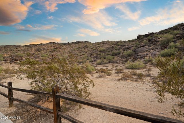 2334 E Samantha Way, Phoenix, AZ 85042