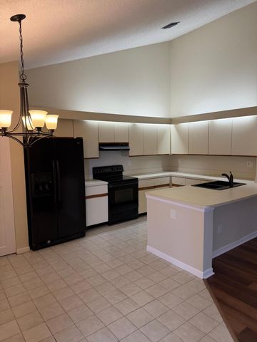 1040 Summit Place Circle B, West Palm Beach, FL 33415