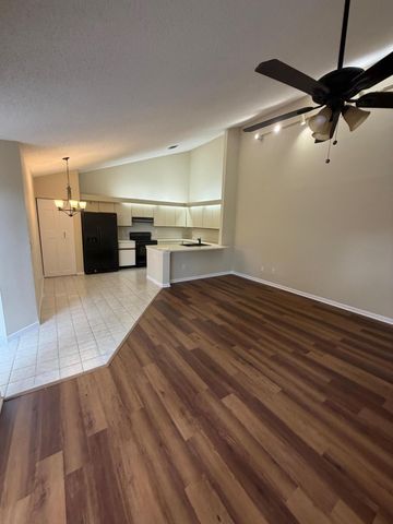 1040 Summit Place Circle B, West Palm Beach, FL 33415