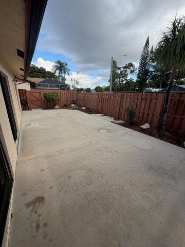 1040 Summit Place Circle B, West Palm Beach, FL 33415