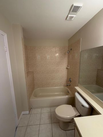 1040 Summit Place Circle B, West Palm Beach, FL 33415