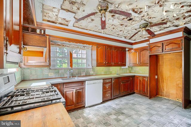 15 W COLD SPRING LN, Baltimore, MD 21210