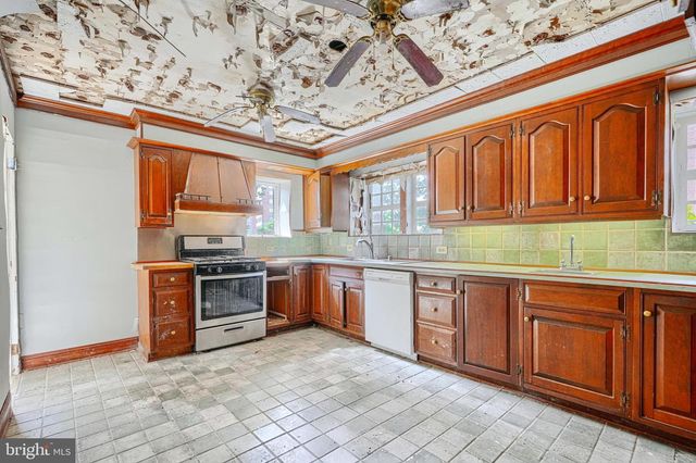 15 W COLD SPRING LN, Baltimore, MD 21210